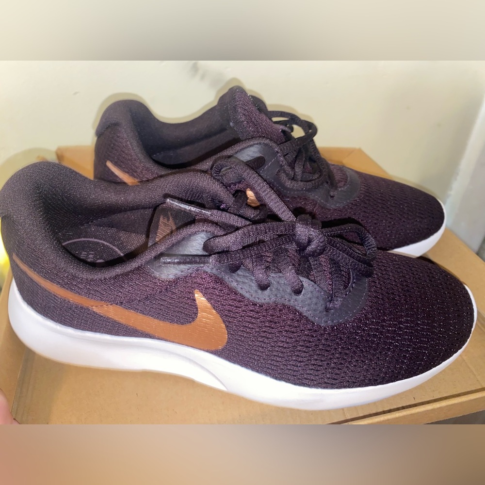 New Nike Sneakers Dark Merlot with Rose Gold Swoosh Wm Size 8